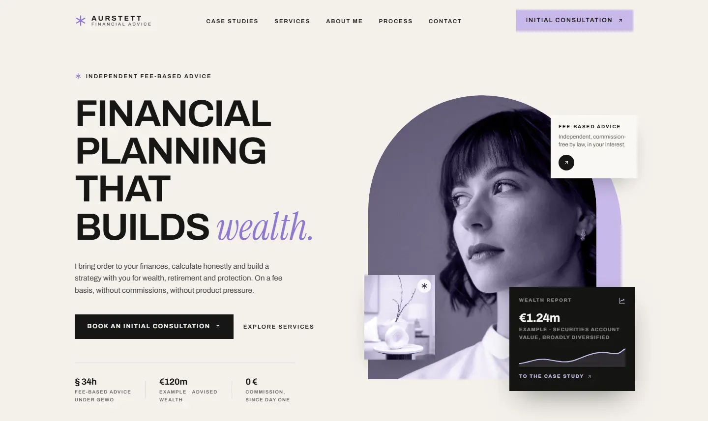 Home page of the Aurstett template with a serif headline, portrait in a lilac arch and calm neutral tones
