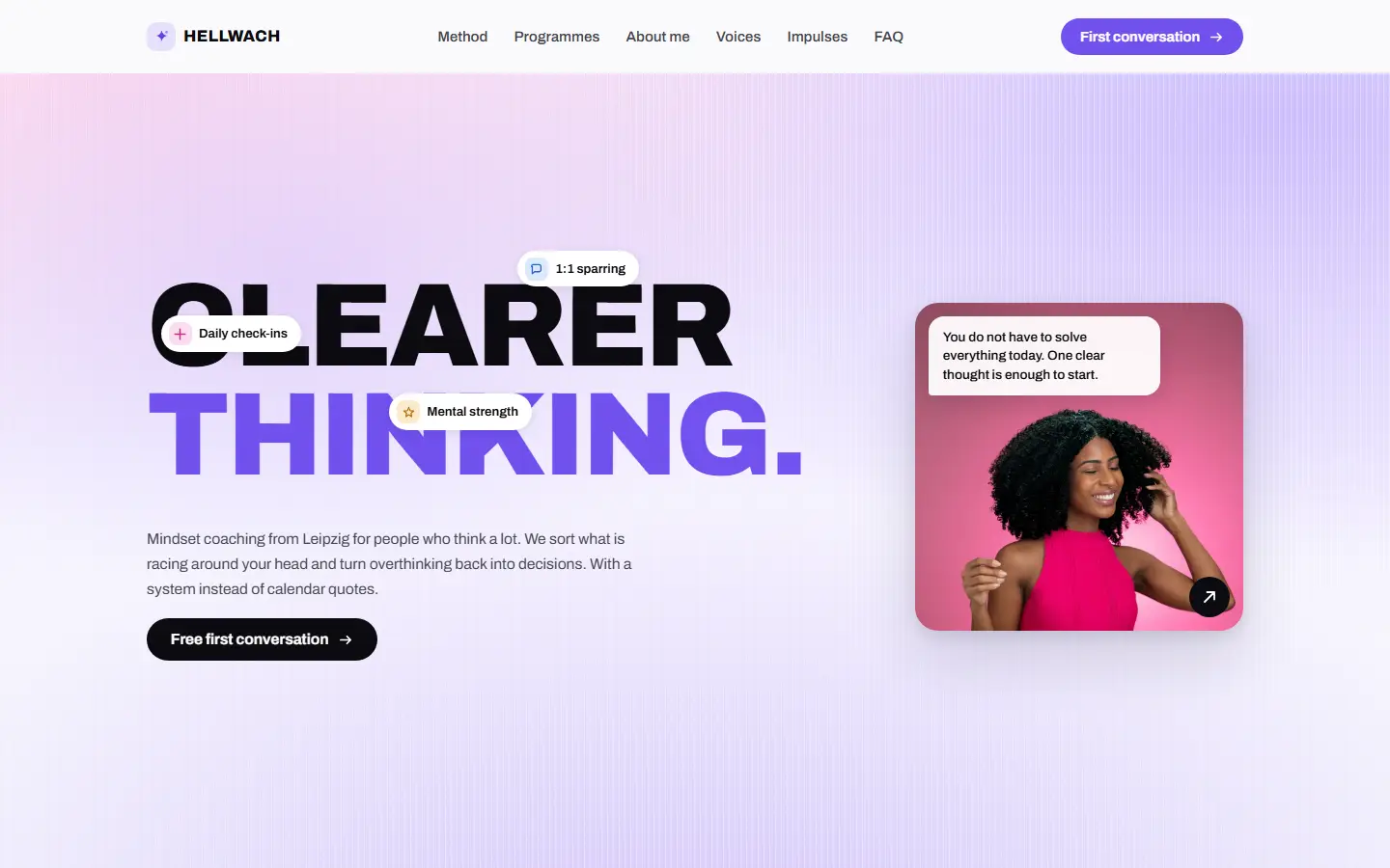Home page of the Hellwach template, huge black and violet capitals on a holographic gradient with floating chips