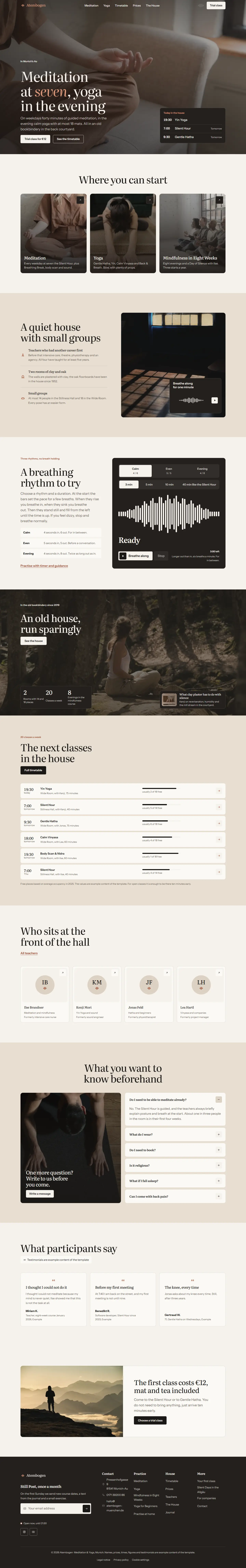Home page of the meditation template with a photo of a hand in a mudra on a knee in rust-brown linen, the Atembogen wordmark in a transparent header, the headline about meditation at seven and yoga in the evening, two buttons and a dark panel with the next three classes